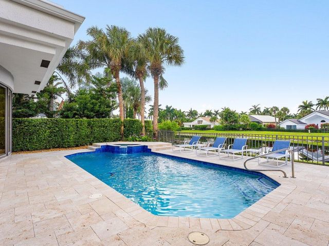 Продажа дома по адресу 17356 Loch Lomond Way - фото 6217075