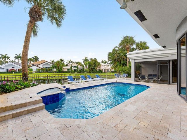 Продажа дома по адресу 17356 Loch Lomond Way - фото 6217076