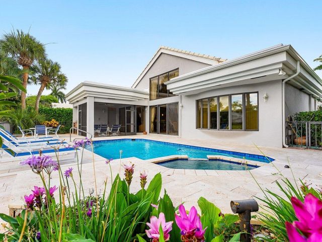 Продажа дома по адресу 17356 Loch Lomond Way - фото 6217077