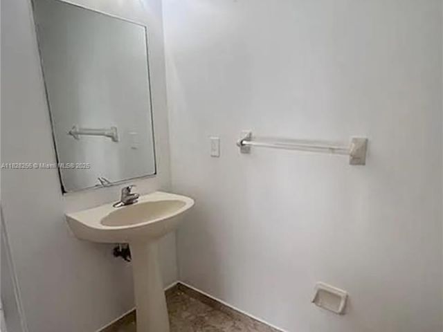 Дом в аренду по адресу 13990 SW 260th St 101 - фото 6212846