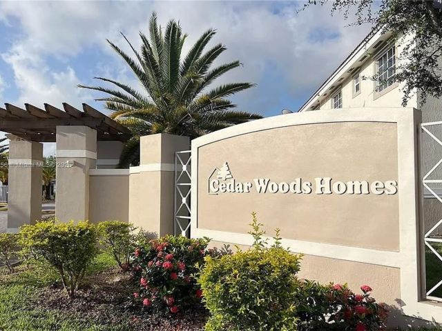 Дом в аренду по адресу 13990 SW 260th St 101 - фото 6212857