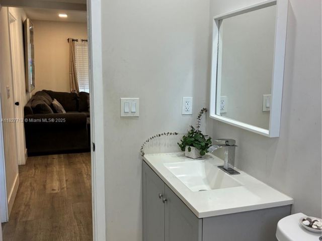 Продажа дома по адресу 1334 NW 83rd St - фото 6202251