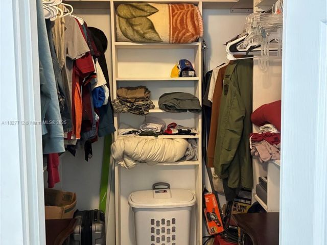 Продажа дома по адресу 1334 NW 83rd St - фото 6202253