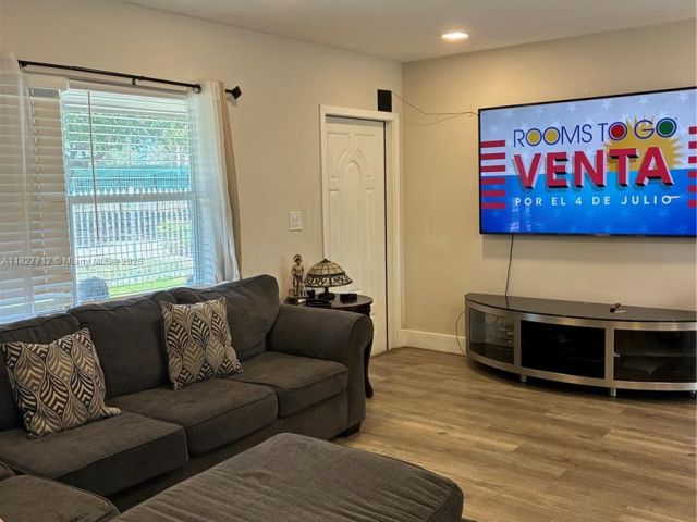 Продажа дома по адресу 1334 NW 83rd St - фото 6202256