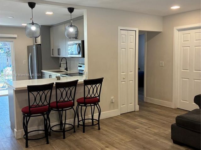 Продажа дома по адресу 1334 NW 83rd St - фото 6202258