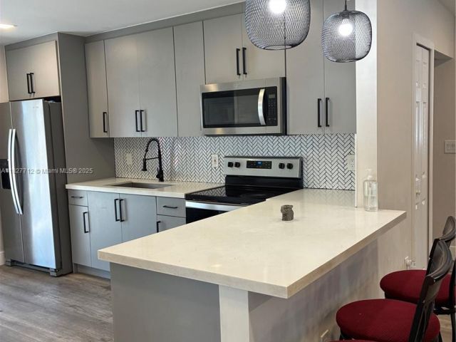 Продажа дома по адресу 1334 NW 83rd St - фото 6202259