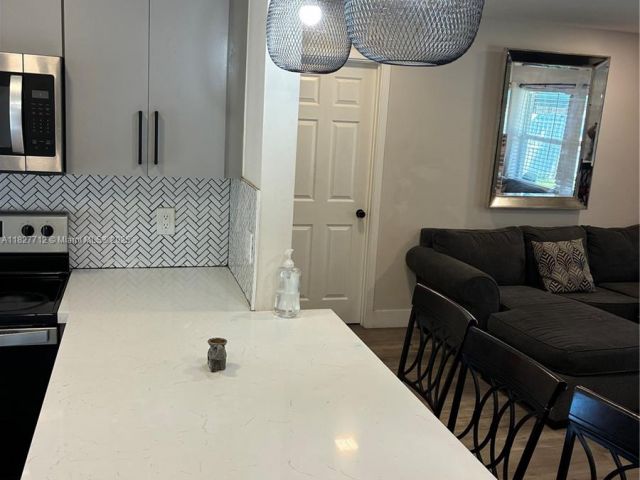 Продажа дома по адресу 1334 NW 83rd St - фото 6202260