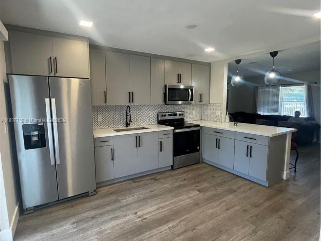 Продажа дома по адресу 1334 NW 83rd St - фото 6202261