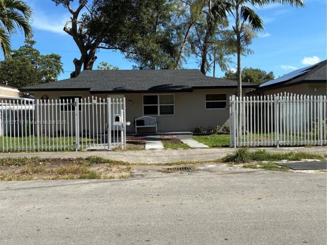 Продажа дома по адресу 1334 NW 83rd St - фото 6202263