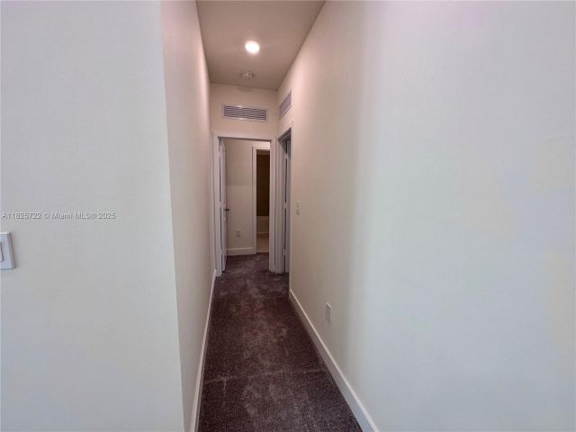 Дом в аренду по адресу 8317 NW 45th St - фото 6202529