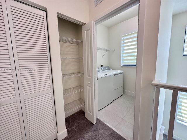 Дом в аренду по адресу 8317 NW 45th St - фото 6202530