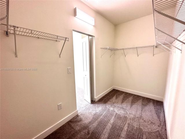 Дом в аренду по адресу 8317 NW 45th St - фото 6202536