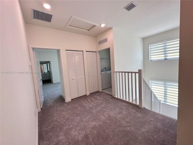 Дом в аренду по адресу 8317 NW 45th St - фото 6202538