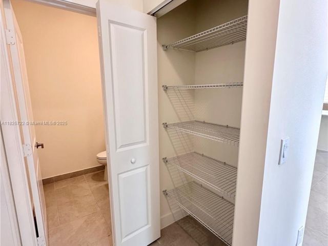 Дом в аренду по адресу 8317 NW 45th St - фото 6202542