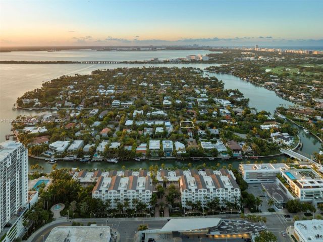 Продажа дома по адресу 2121 Regatta Ave - фото 6202095