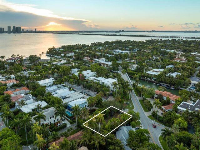 Продажа дома по адресу 2121 Regatta Ave - фото 6202098