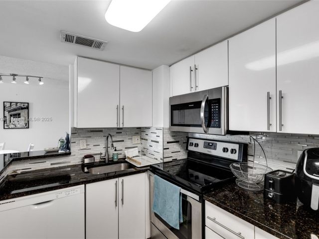 Продажа квартиры #1210 - фото 6203230