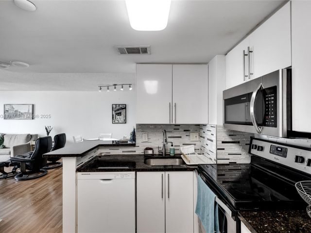 Продажа квартиры #1210 - фото 6203231