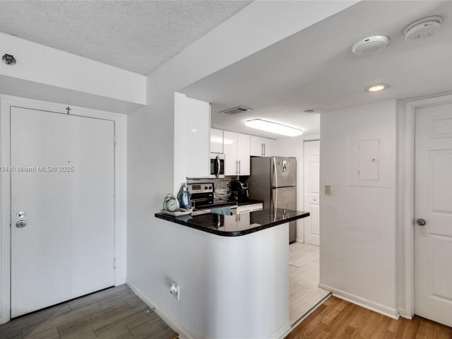 Продажа квартиры #1210 - фото 6203233