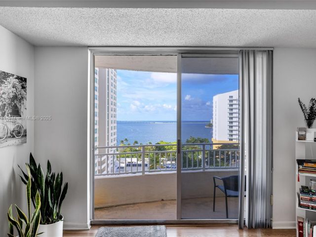 Продажа квартиры #1210 - фото 6203239