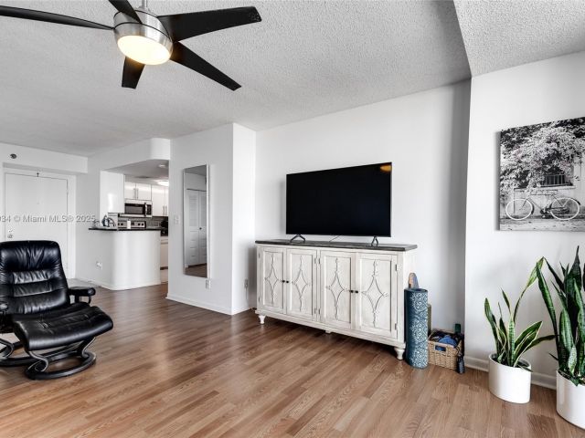 Продажа квартиры #1210 - фото 6203240