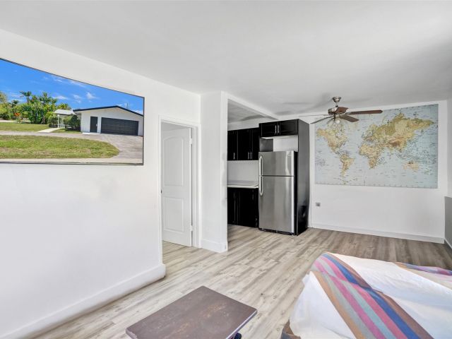 Продажа дома по адресу 623 NW 11 Avenue 1-3 - фото 6203309