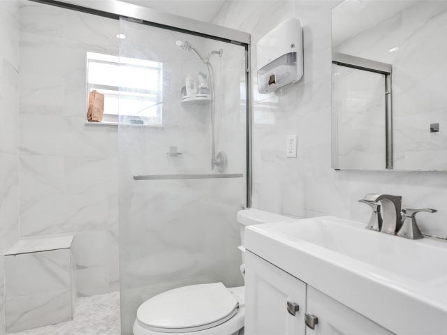 Продажа дома по адресу 623 NW 11 Avenue 1-3 - фото 6203315