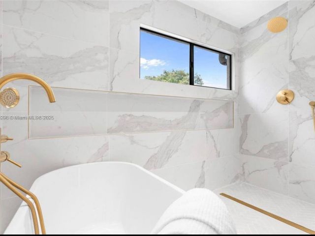 Продажа дома по адресу 4444 Adams Ave - фото 6202750