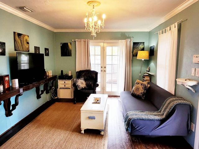 Продажа дома по адресу 100 NE 5th Street - фото 6204201