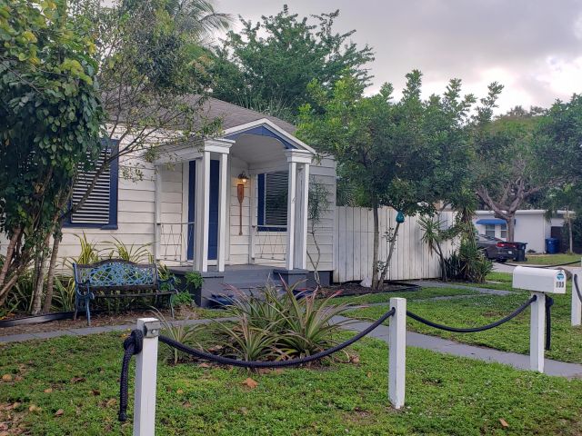 Продажа дома по адресу 100 NE 5th Street - фото 6204214