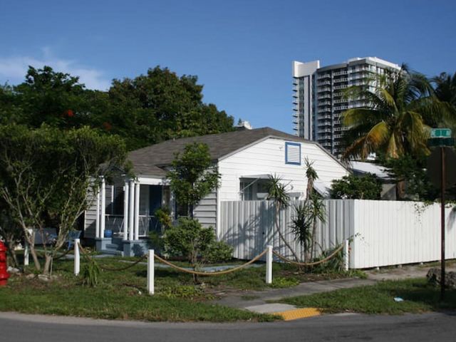 Продажа дома по адресу 100 NE 5th Street - фото 6204215