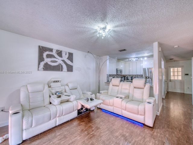 Продажа дома по адресу 10000 SW 147th Ct - фото 6205379