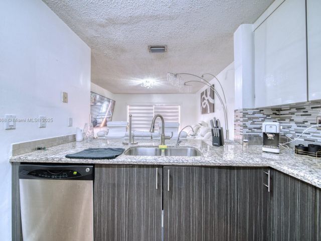 Продажа дома по адресу 10000 SW 147th Ct - фото 6205381