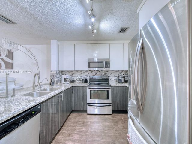 Продажа дома по адресу 10000 SW 147th Ct - фото 6205382