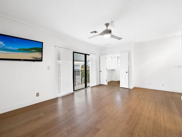 Продажа дома по адресу 1260 N Riverside Dr 1260 - фото 6207333