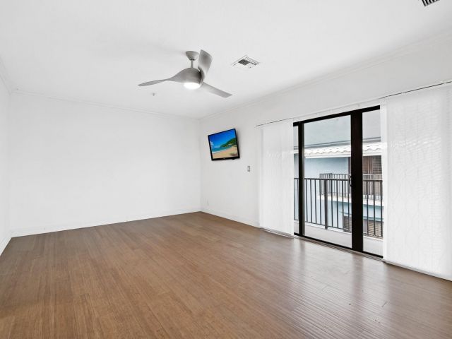 Продажа дома по адресу 1260 N Riverside Dr 1260 - фото 6207334