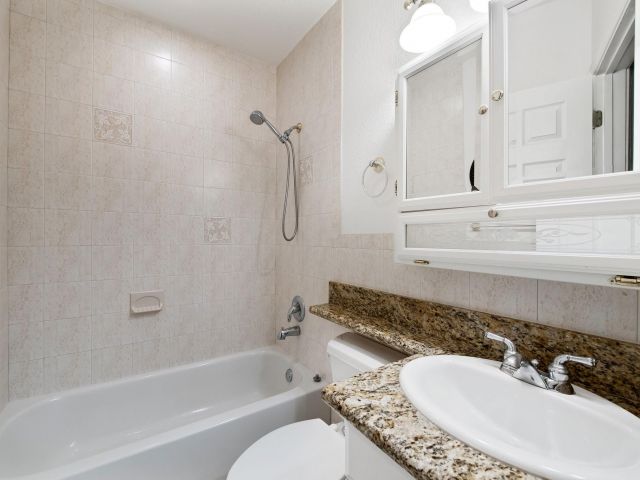 Продажа дома по адресу 1260 N Riverside Dr 1260 - фото 6207336