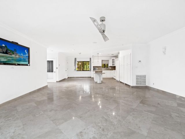 Продажа дома по адресу 1260 N Riverside Dr 1260 - фото 6207341