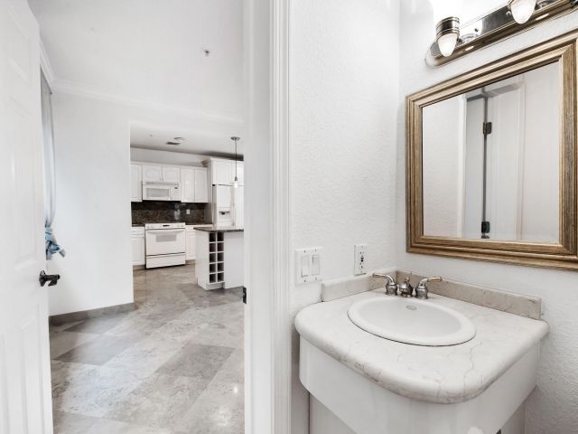 Продажа дома по адресу 1260 N Riverside Dr 1260 - фото 6207345