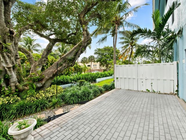 Продажа дома по адресу 1260 N Riverside Dr 1260 - фото 6207346