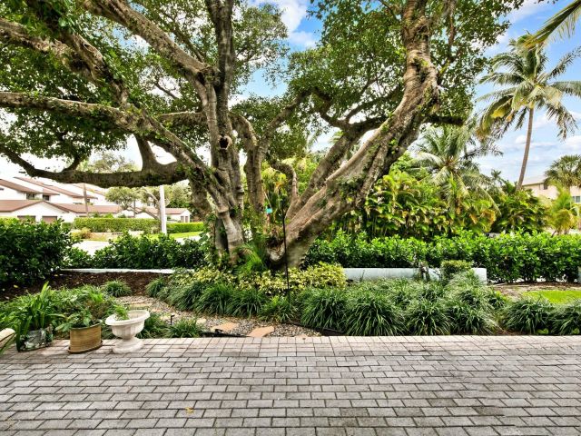 Продажа дома по адресу 1260 N Riverside Dr 1260 - фото 6207347