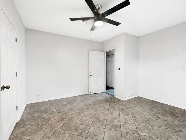 Продажа дома по адресу 1260 N Riverside Dr 1260 - фото 6207348