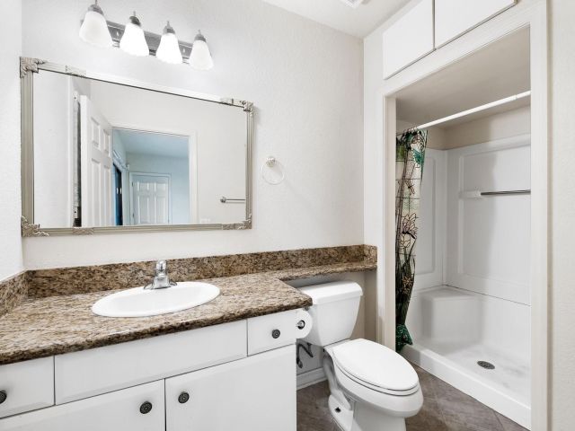 Продажа дома по адресу 1260 N Riverside Dr 1260 - фото 6207349