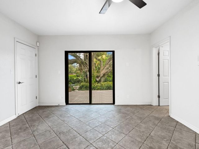 Продажа дома по адресу 1260 N Riverside Dr 1260 - фото 6207350