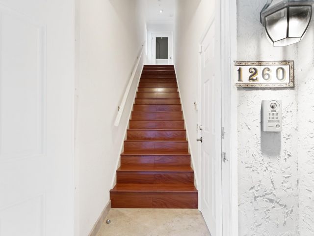 Продажа дома по адресу 1260 N Riverside Dr 1260 - фото 6207351