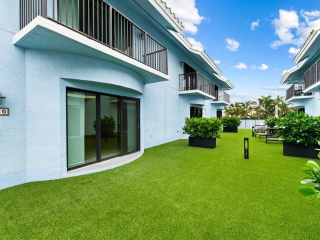 Продажа дома по адресу 1260 N Riverside Dr 1260 - фото 6207352