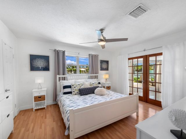 Дом в аренду по адресу 220 SE 2nd Avenue - фото 6205864