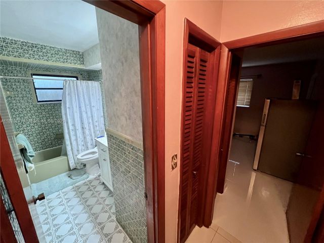 Продажа дома по адресу 9601 SW 66th St - фото 6227359