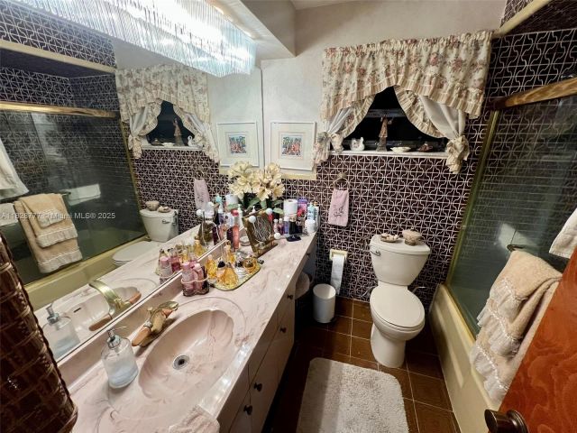 Продажа дома по адресу 9601 SW 66th St - фото 6227362