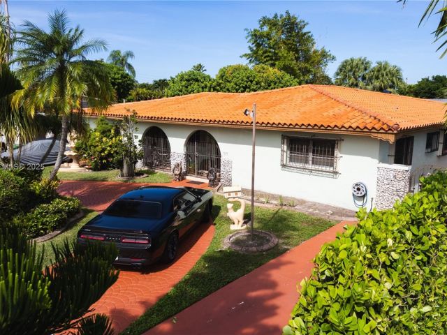 Продажа дома по адресу 9601 SW 66th St - фото 6227375